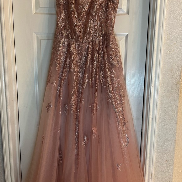 Prom Dress. LaDivine by Cinderella J852 (STRAPLESS LAYERED TULLE BALL GOWN) - Picture 4 of 7
